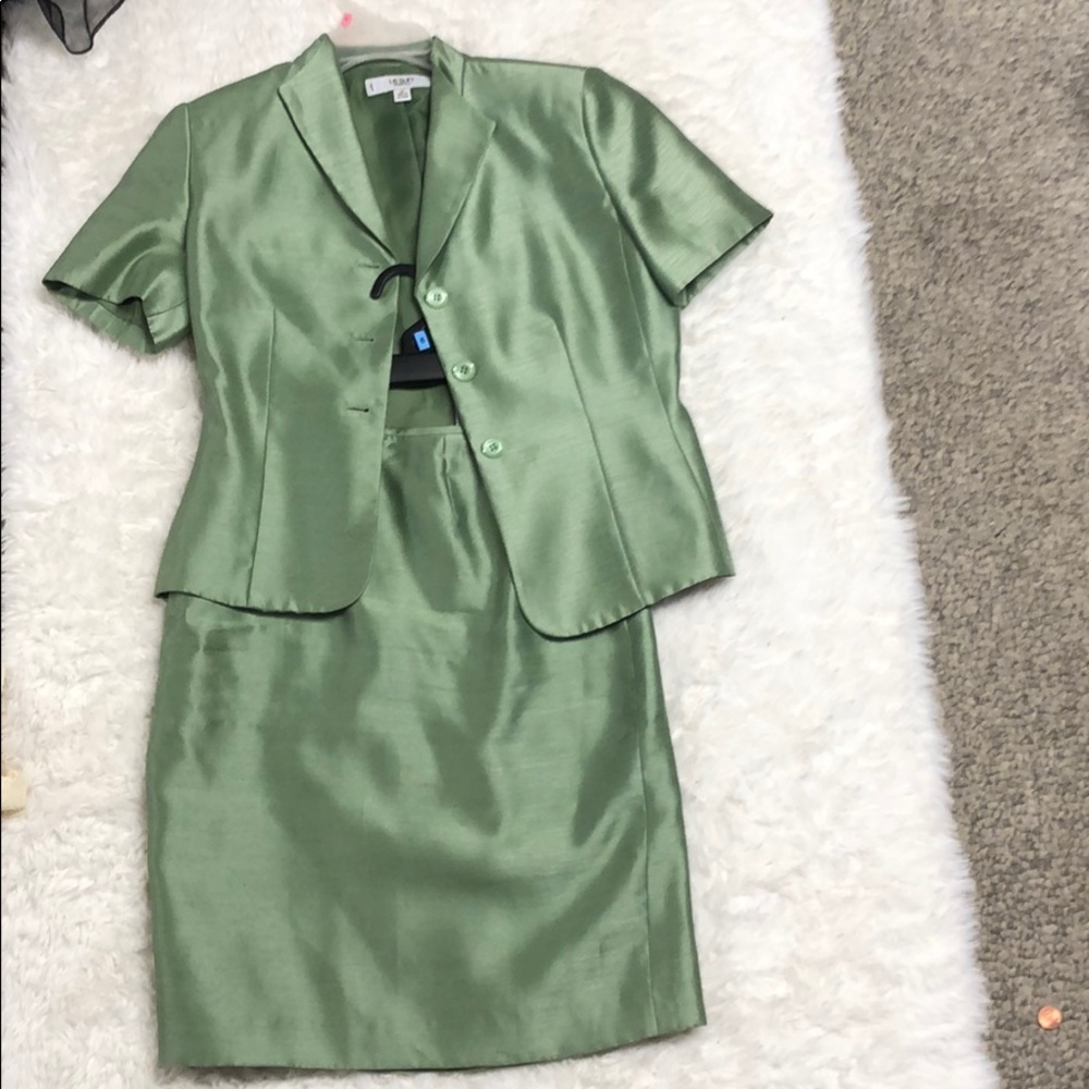 Le Suit essentials light green skirt&jacket set